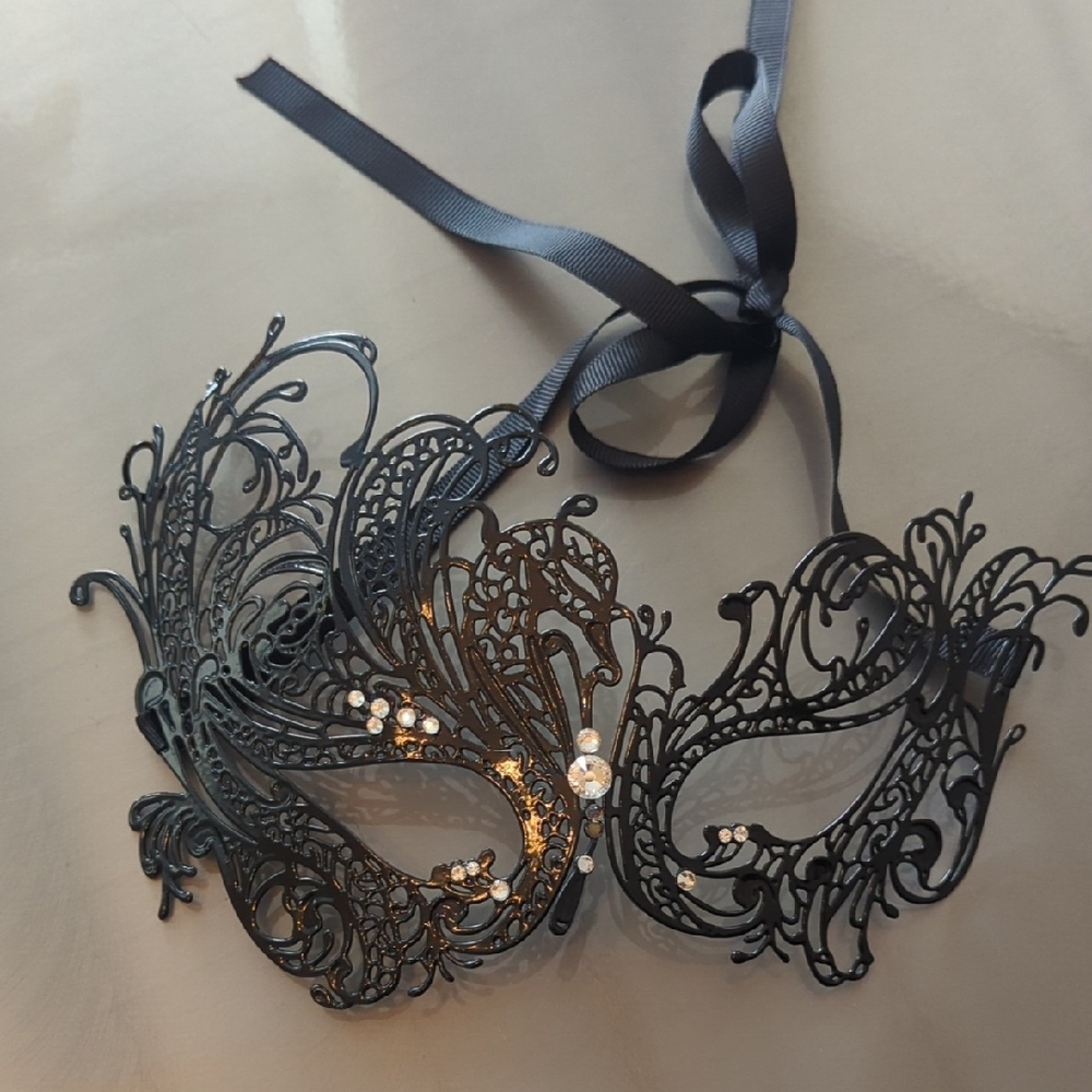 Elegant Black Lace Masquerade Mask